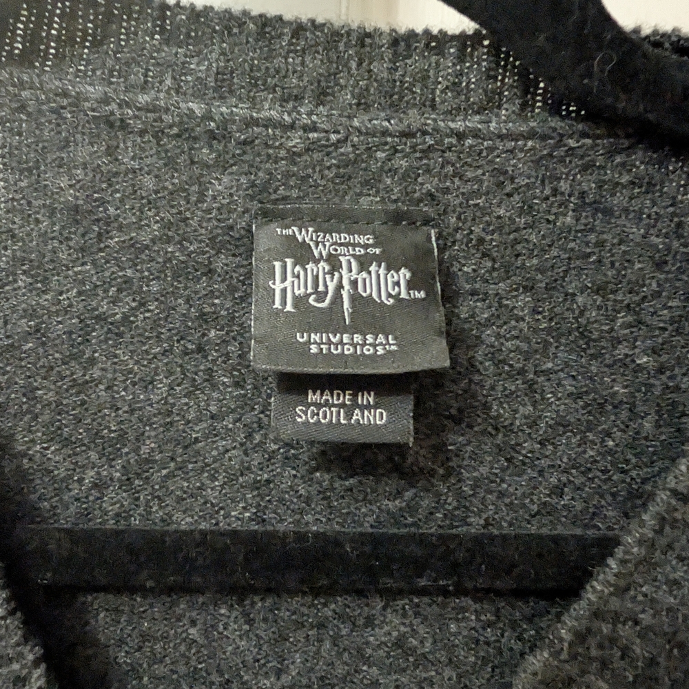 Harry Potter Griffindor Men's 100% Wool Charcoal Gray V-Neck Sweater